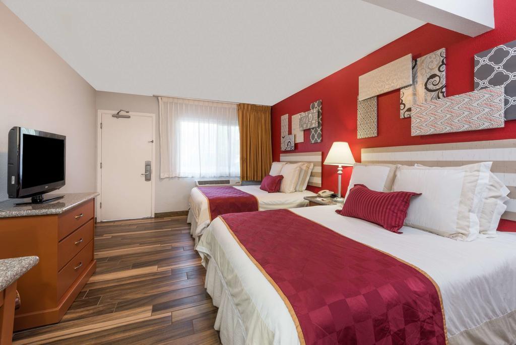 Ramada By Wyndham Near Seaworld / Mission Beach San Diego Ngoại thất bức ảnh