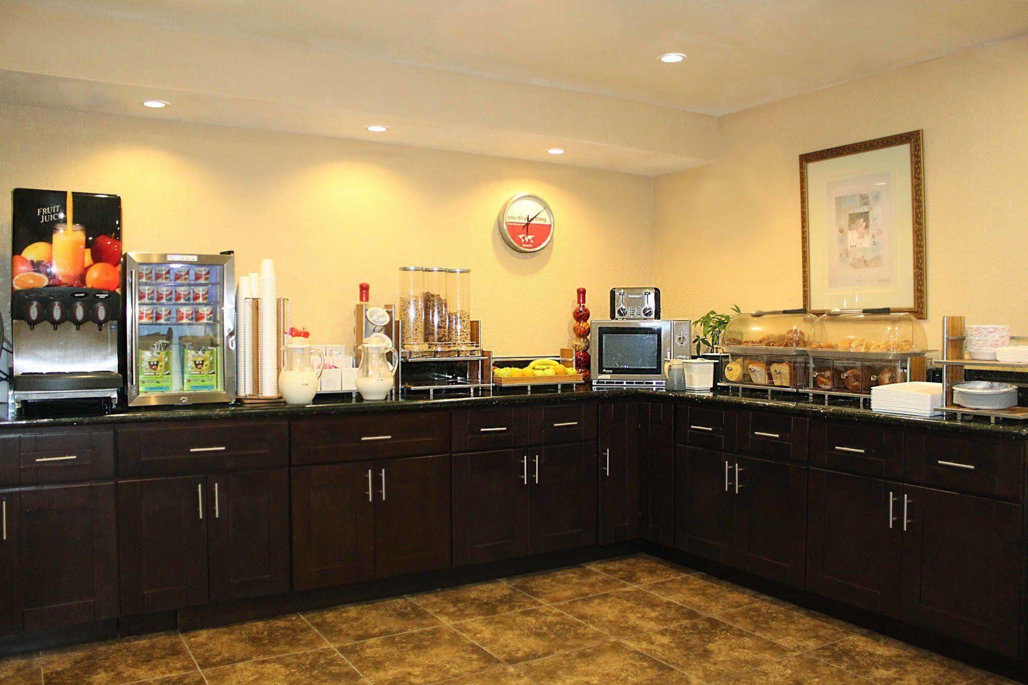 Ramada By Wyndham Near Seaworld / Mission Beach San Diego Ngoại thất bức ảnh