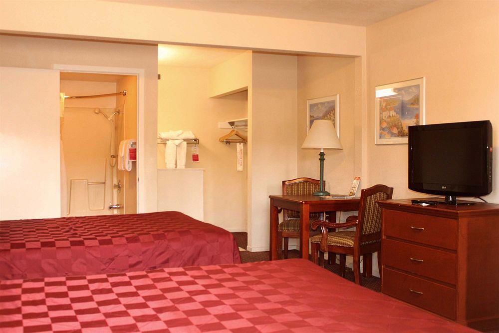 Ramada By Wyndham Near Seaworld / Mission Beach San Diego Ngoại thất bức ảnh