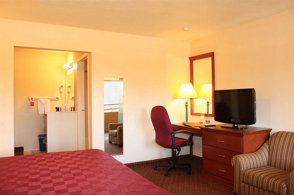 Ramada By Wyndham Near Seaworld / Mission Beach San Diego Ngoại thất bức ảnh